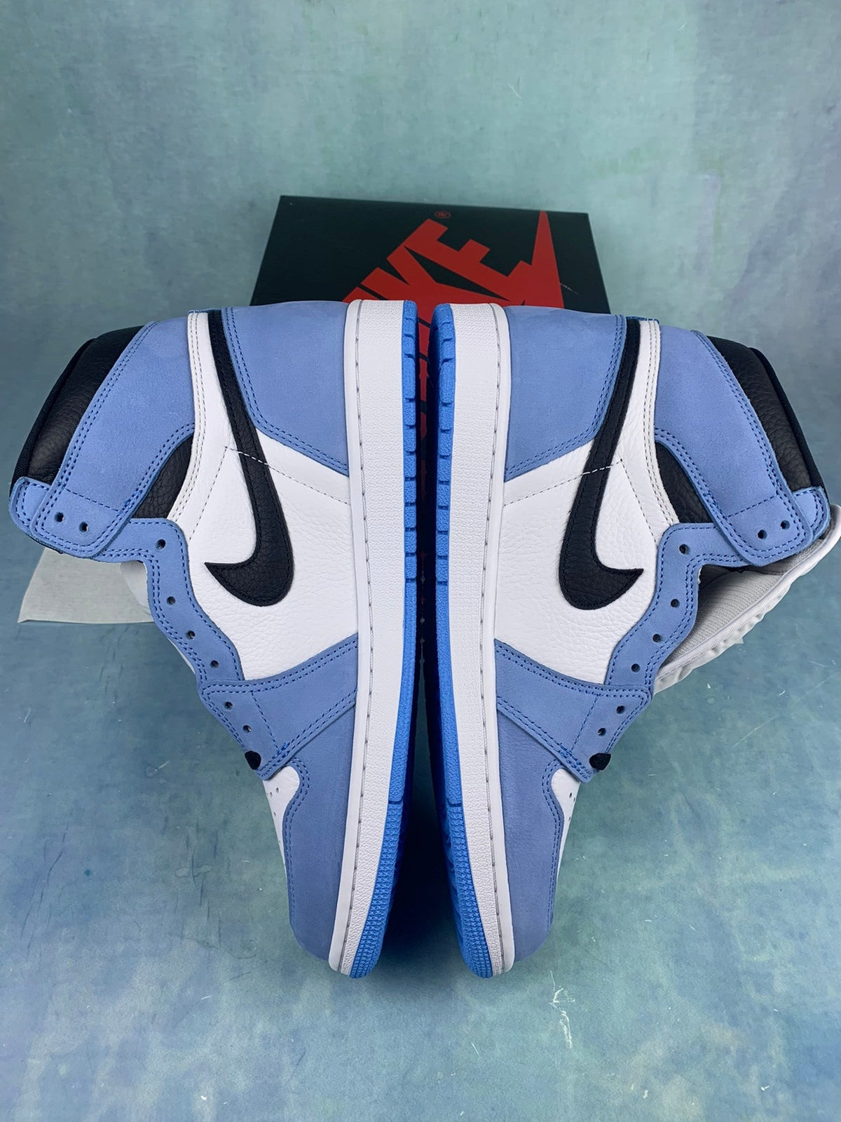 Air Jordan 1 High University Blue 555088-134 Unisex Sneakers